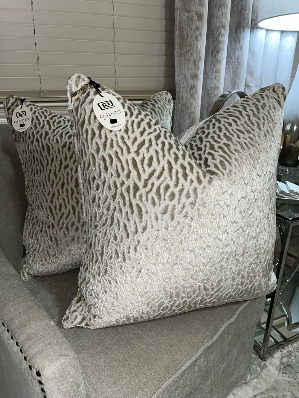 1-CALLISTO HOME CUT VELVET ANIMAL PRINT LUXURY DECORATIVE PILLOW (T01020F12)